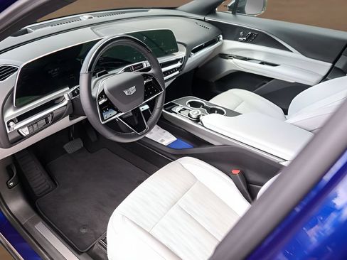 Certified 2025 Cadillac Lyriq Sport w/ LPO, Floor Liner Package AWD/4WD image 9