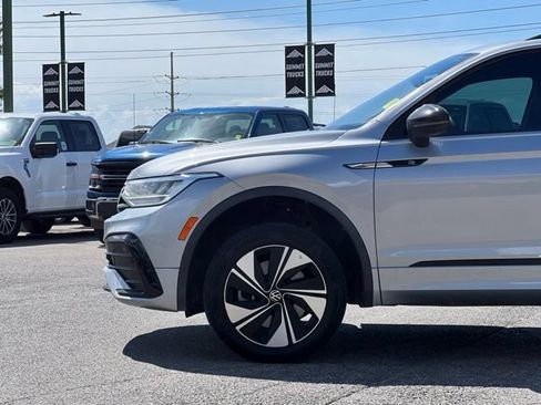 Used 2023 Volkswagen Tiguan SE R-Line AWD/4WD image 4