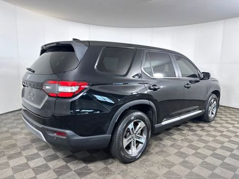 Used 2025 Honda Pilot EX-L image 3