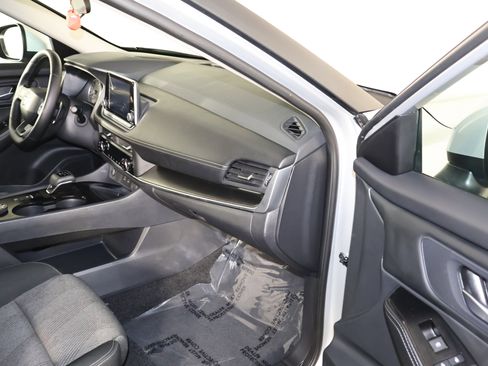 Used 2025 Nissan Rogue SV image 40