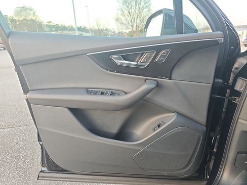 Certified 2025 Audi Q7 2.0T Premium w/ Convenience Package image 25