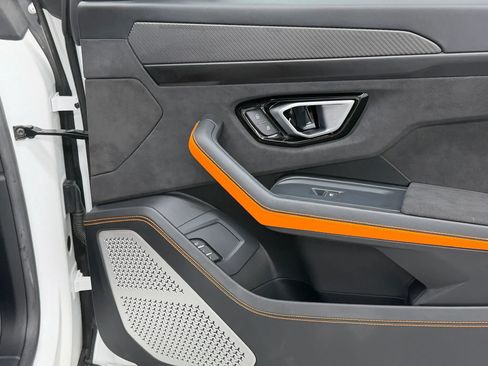 Used 2022 Lamborghini Urus AWD/4WD image 67