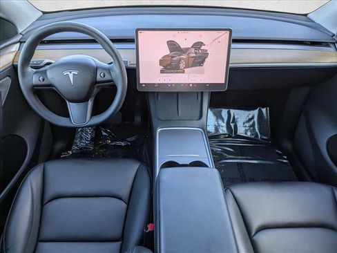 Used 2022 Tesla Model Y Long Range image 18