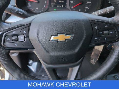 Used 2024 Chevrolet Trax LS w/ LS Convenience Package FWD image 11
