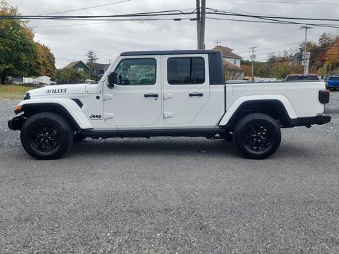 Certified 2021 Jeep Gladiator Willys image 8