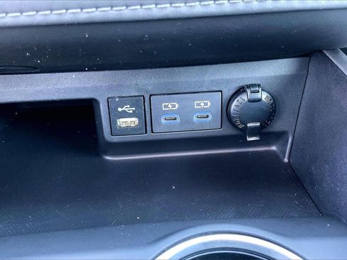 Used 2022 Toyota Highlander XLE image 18