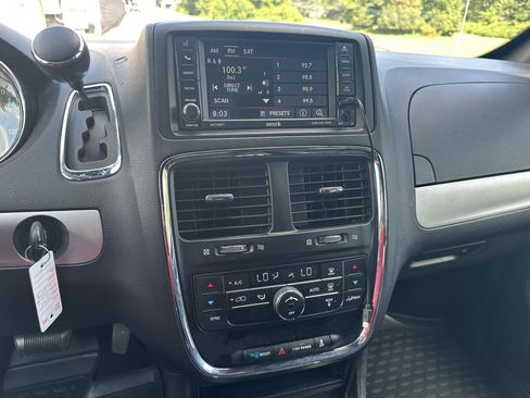 Used 2016 Dodge Grand Caravan R/T FWD image 25
