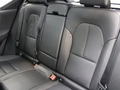 Used 2025 Volvo XC40 B5 Plus image 16