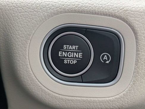 Used 2024 Mercedes-Benz GLS 450 4MATIC image 33