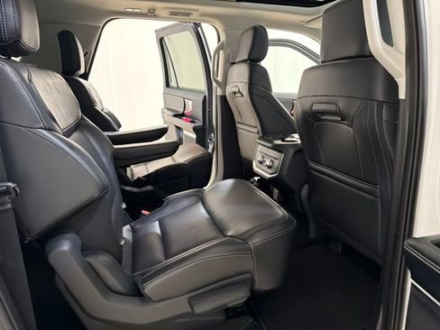 Used 2025 Ford Expedition Max Platinum AWD/4WD image 37