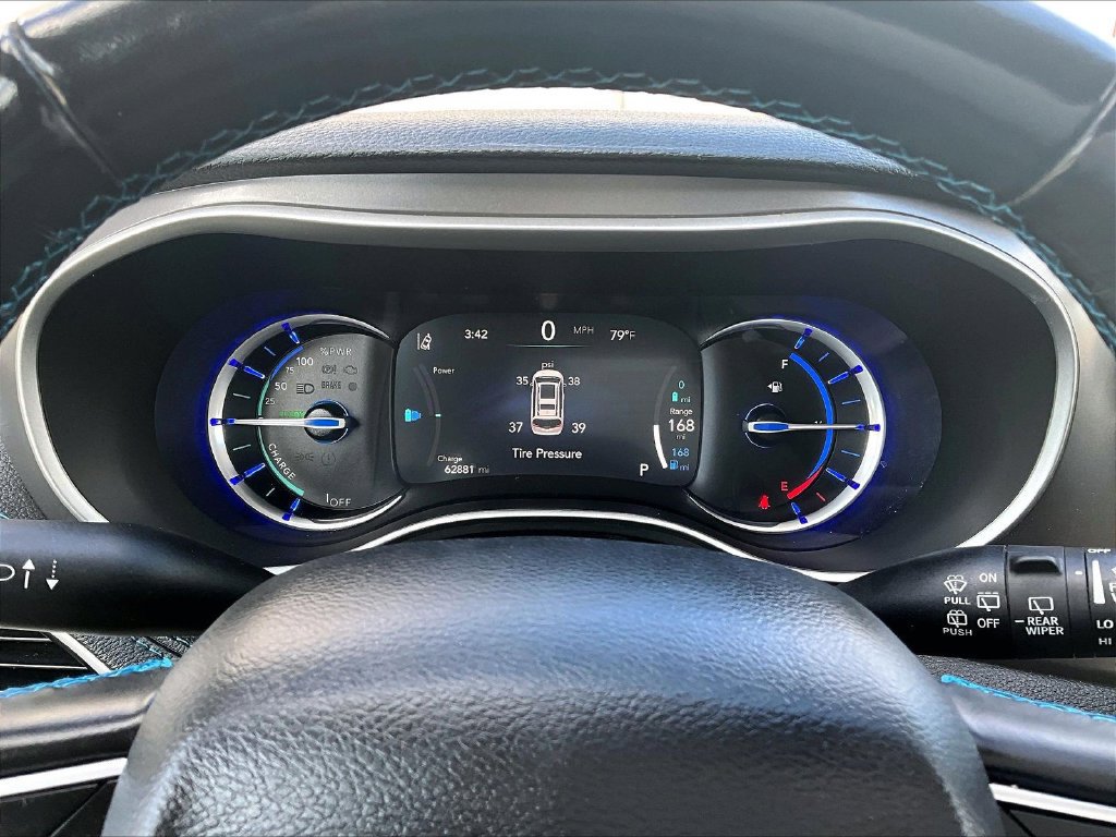 Used 2021 Chrysler Pacifica Touring-L w/ Uconnect Theater Family Group FWD image 16
