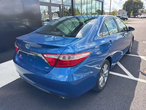 Used 2017 Toyota Camry SE image 3