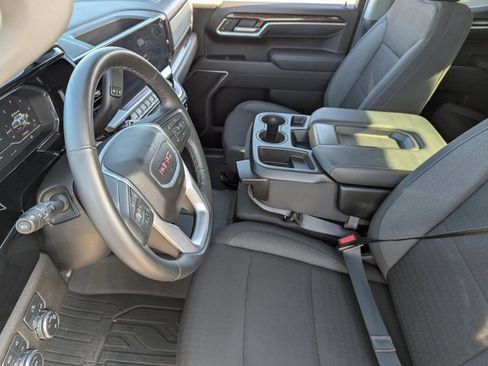 Used 2024 GMC Sierra 1500 SLE image 23