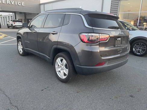 Used 2022 Jeep Compass Latitude FWD image 3