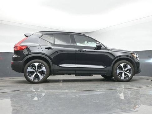Used 2025 Volvo XC40 B5 Plus AWD/4WD image 21