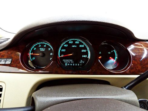 Used 2011 Buick Lucerne CX image 15