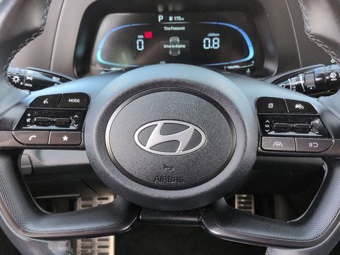 Used 2025 Hyundai Elantra Sport image 12