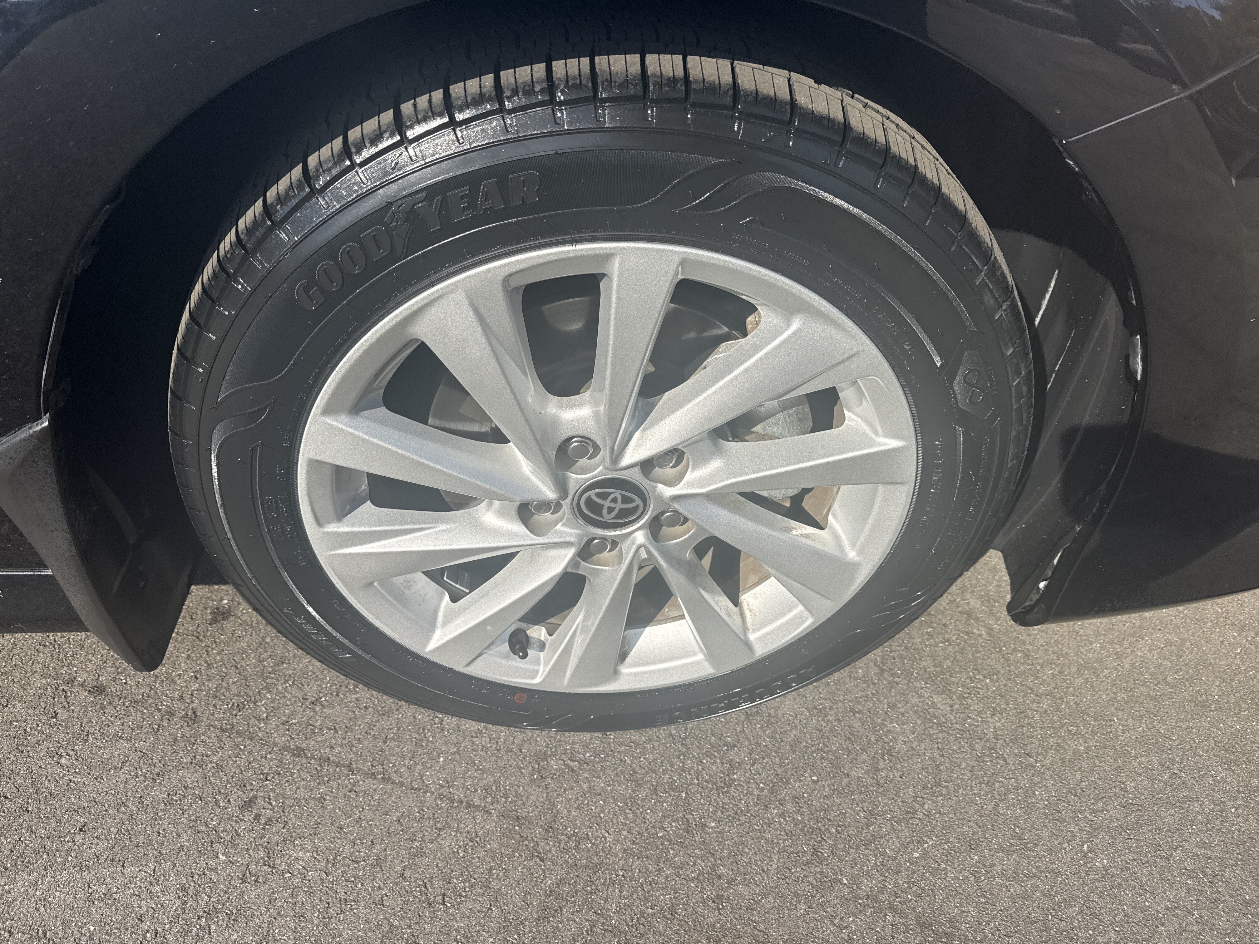Used 2023 Toyota Camry LE FWD image 13