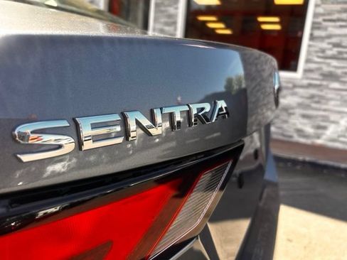Used 2022 Nissan Sentra SV w/ SV Premium Package FWD image 9