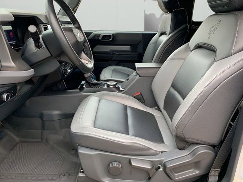 Used 2024 Ford Bronco Black Diamond image 10