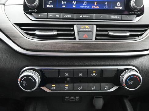 Used 2025 Nissan Altima 2.5 SV FWD image 17