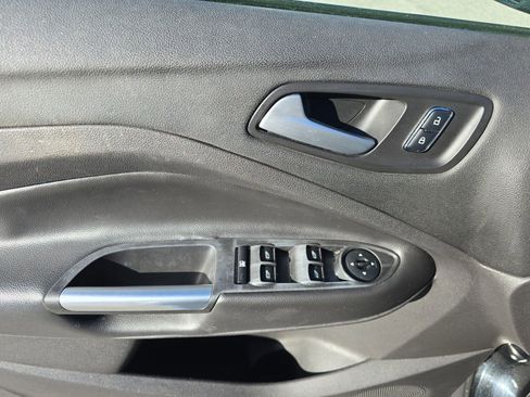 Used 2015 Ford Escape SE image 19