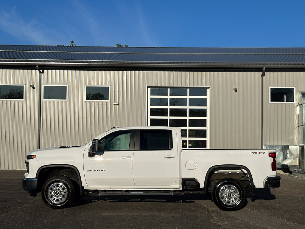 Used 2025 Chevrolet Silverado 2500 LT w/ Convenience Package AWD/4WD image 11