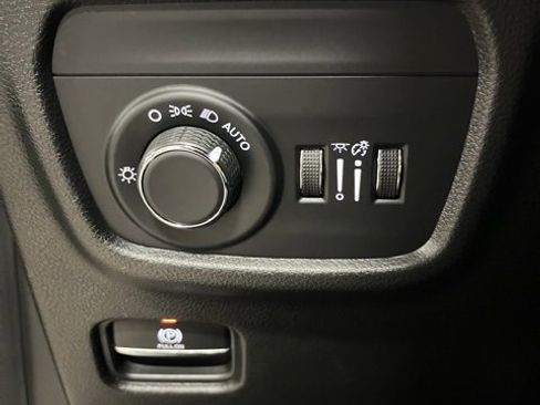 Used 2023 Jeep Grand Cherokee L Laredo image 23