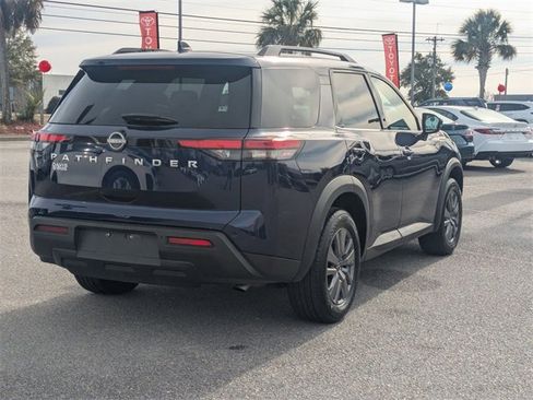 Used 2025 Nissan Pathfinder SV image 3