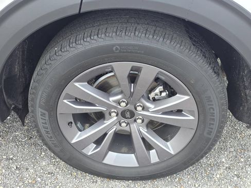 Used 2024 Ford Explorer XLT w/ Equipment Group 202A RWD image 39