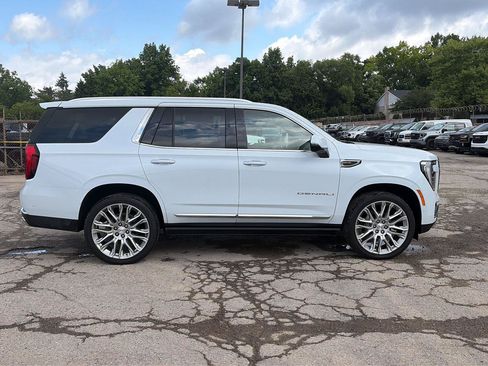 Used 2026 GMC Yukon Denali w/ Denali Reserve Package AWD/4WD image 6