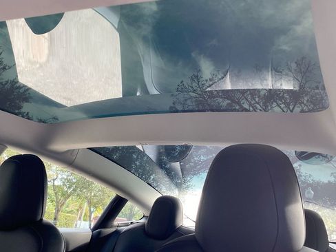 Used 2022 Tesla Model 3 image 11