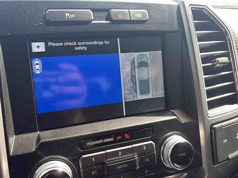 Used 2016 Ford F150 Platinum w/ Equipment Group 701A Luxury image 35