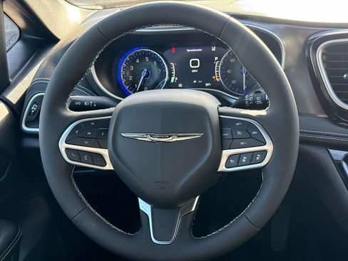 New 2026 Chrysler Pacifica Select image 12