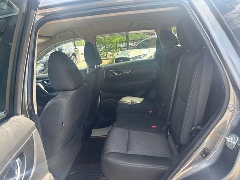 Used 2018 Nissan Rogue SV w/ Premium Package image 26