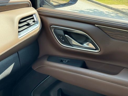 Used 2024 Chevrolet Suburban High Country image 47