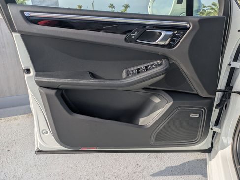 New 2025 Porsche Macan S image 13