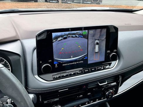 Used 2023 Nissan Rogue SL w/ SL Premium Package image 14