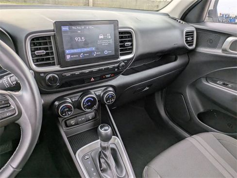 Used 2024 Hyundai Venue SEL image 20