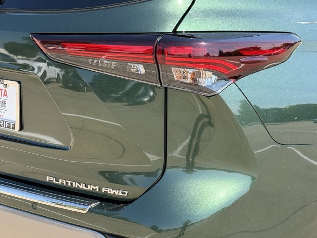 Used 2025 Toyota Highlander Platinum AWD/4WD image 7