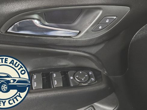 Used 2024 Chevrolet Equinox Premier image 19