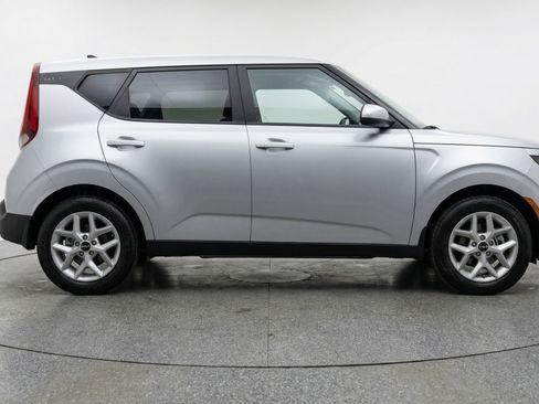 Used 2025 Kia Soul LX w/ LX Technology Package FWD image 11