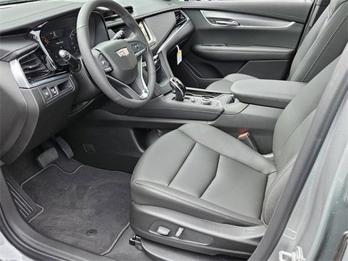 New 2025 Cadillac XT6 Luxury image 9