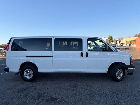 Used 2024 Chevrolet Express 3500 LT w/ LT Preferred Equipment Group RWD image 7