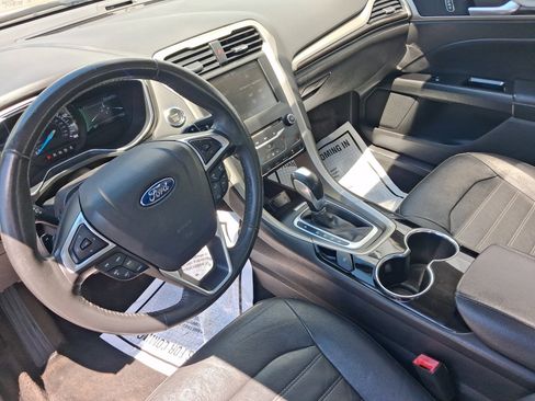 Used 2015 Ford Fusion SE w/ Equipment Group 202A FWD image 4