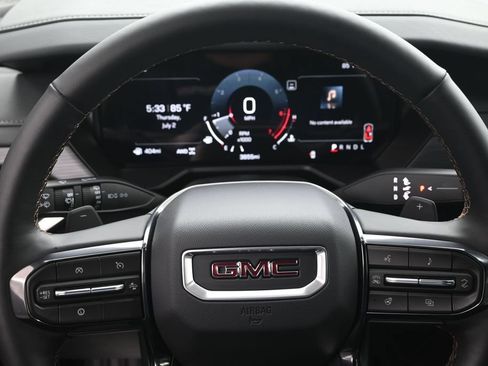 Used 2026 GMC Acadia AT4 w/ Luxury Package AWD/4WD image 9