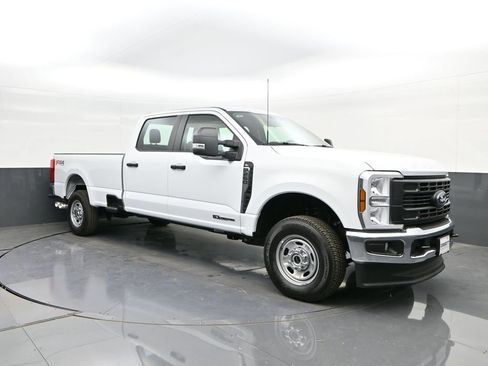New 2025 Ford F250 XL w/ FX4 Off-Road Package image 5
