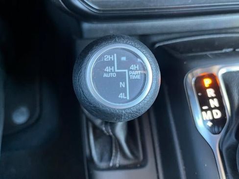Used 2024 Jeep Wrangler Unlimited Sahara AWD/4WD image 38