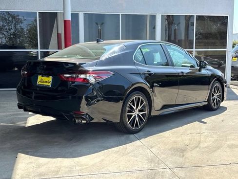 Used 2024 Toyota Camry SE FWD image 3