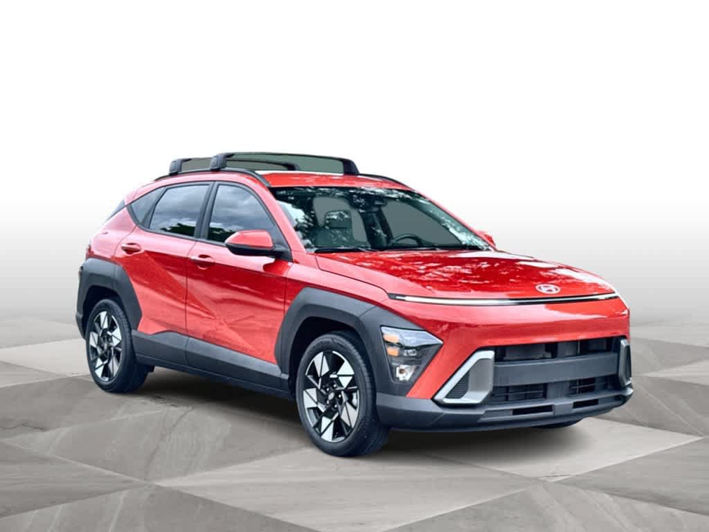Used 2024 Hyundai Kona SEL FWD image 2